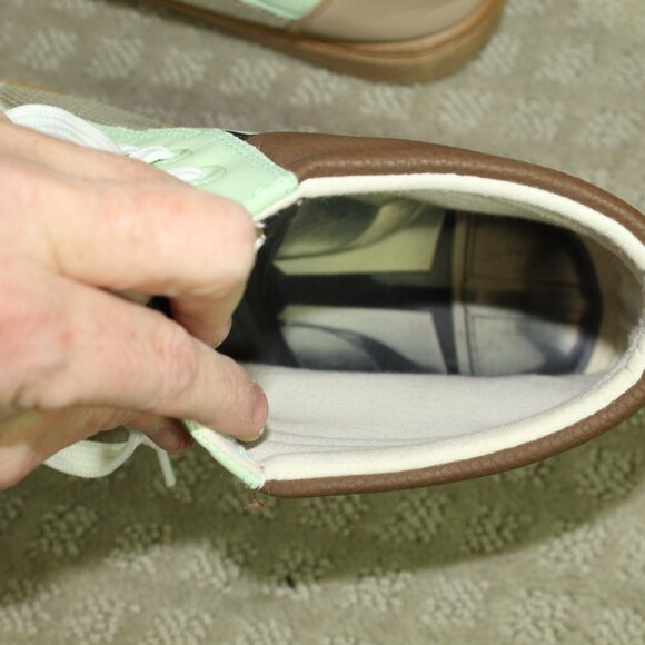 NWOT Star Wars Grogu Men's Sz 10 Green and Tan Mandalorian High Top Sneakers - Picture 3 of 8